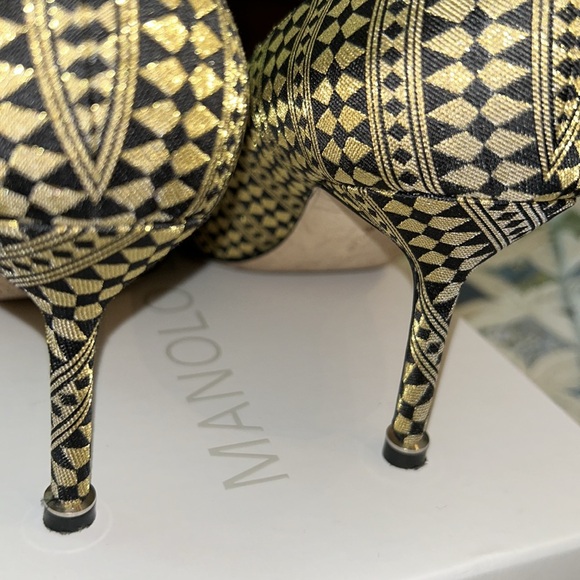 Manolo Blahnik 39.5 gorgeous worn once to event! - Picture 8 of 10